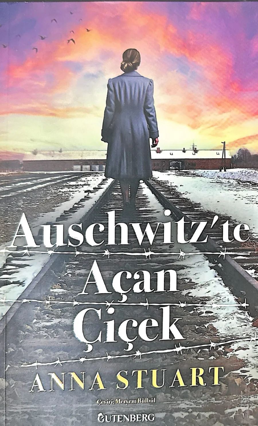 Auschwitz'te Açan Çiçek kapak görseli