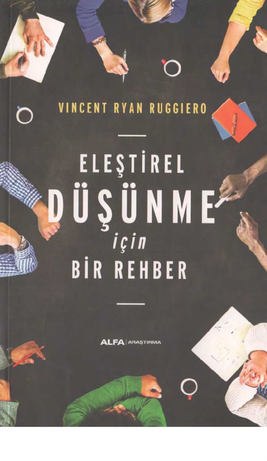 Eleştirel Düşünme İçin Bir Rehber kitap kapağı