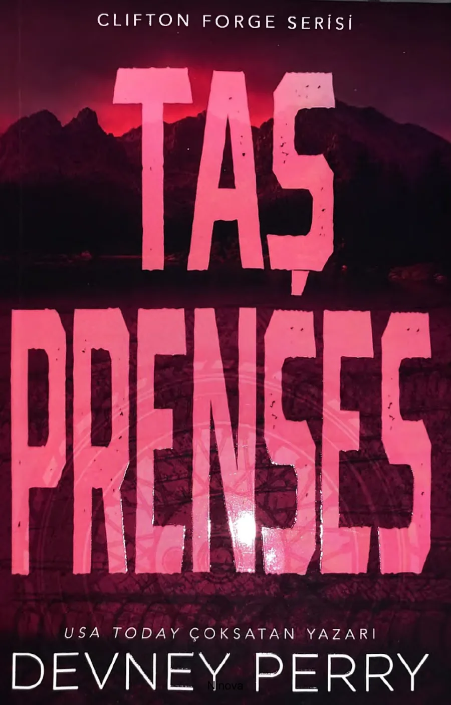 Taş Prenses kapak görseli