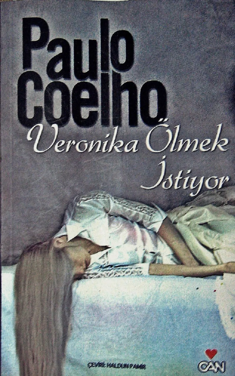 Veronika Ölmek İstiyor kapak görseli